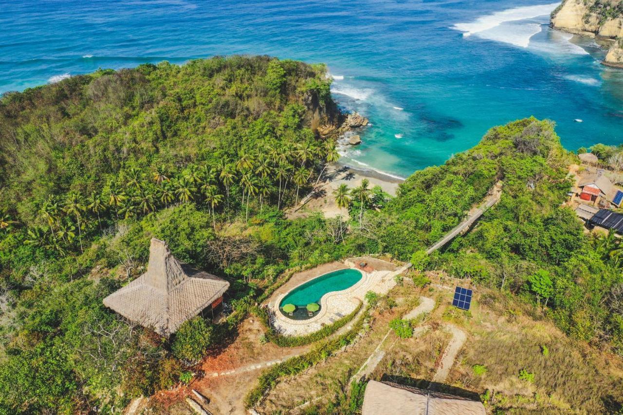 Ngalung Kalla Retreat Hotel Waikabubak Exterior photo